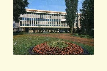 Le Lycée Robespierre, avenue des Fusillés ARRAS. 